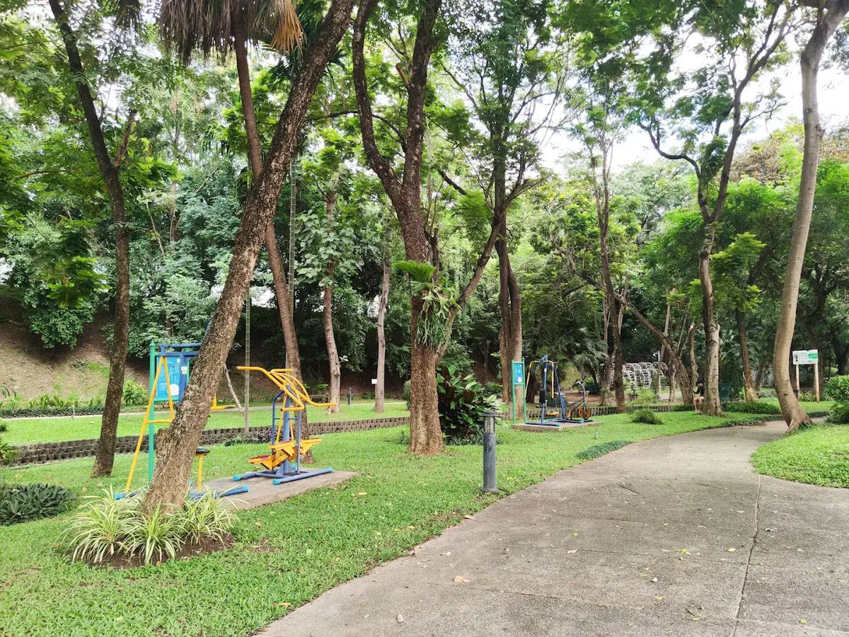 Kanchanaphisek Park