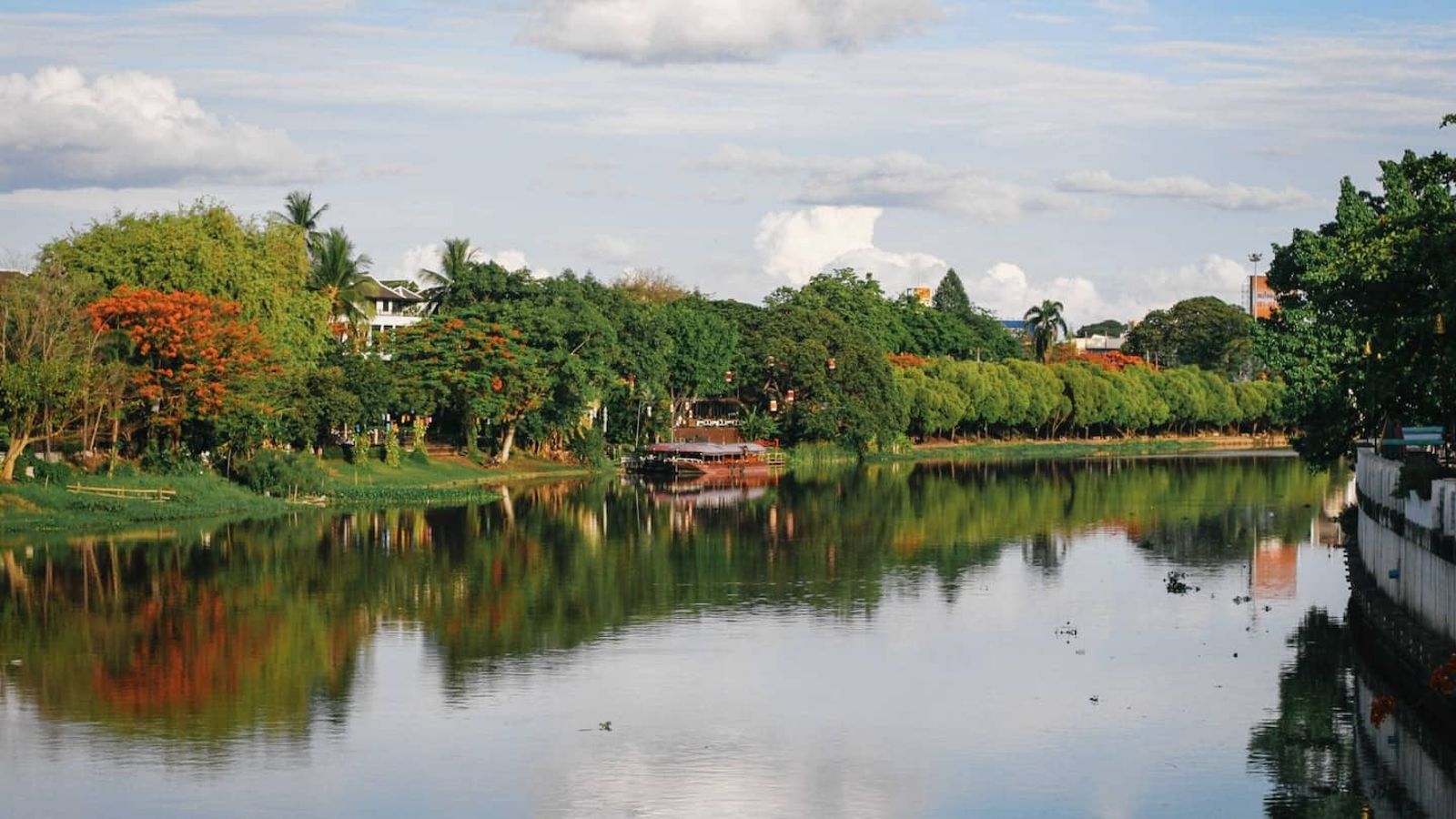 Wat Ket Riverside