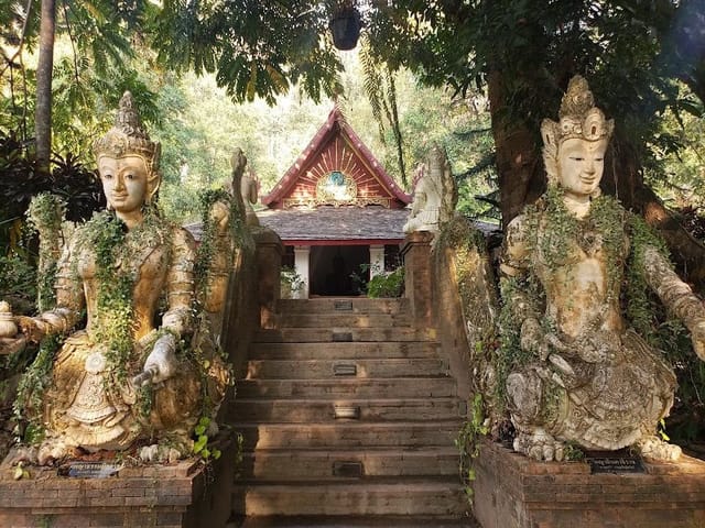 Wat Pha Lat (Hike the Monk's trail)