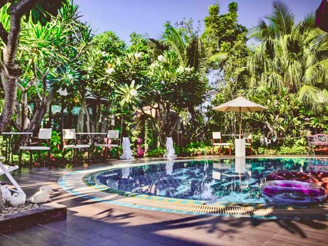 42 Cafe Garden & Resort