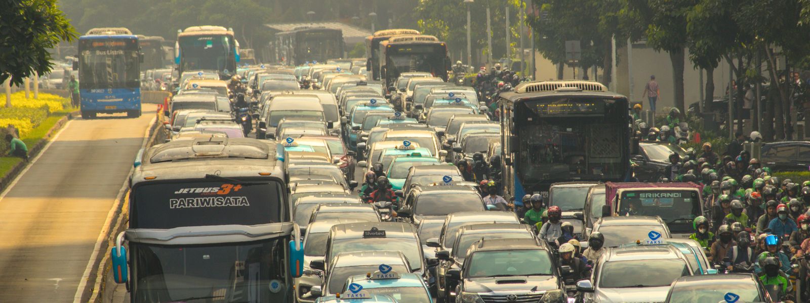 Busy Chiang Mai street traffic
