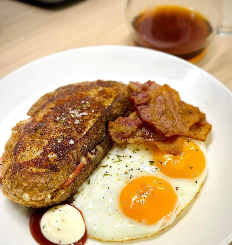 Sun to the Moon Cafe - Image 4