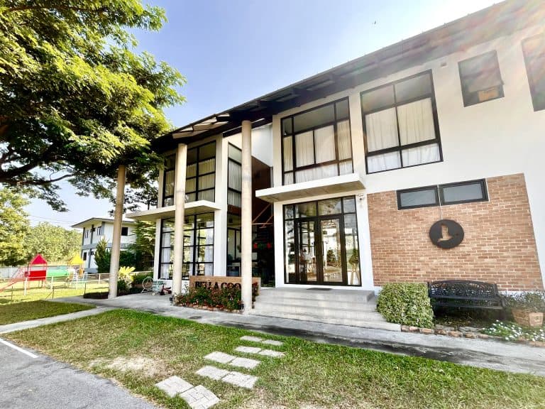 Bella Goose Cafe on the Pond - Image 1