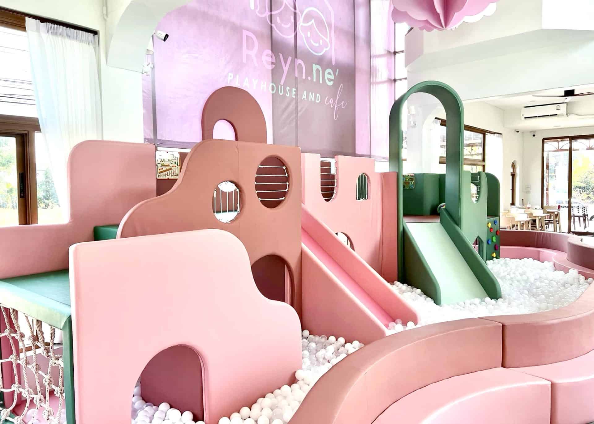 Reyn.ne' Playhouse and Cafe